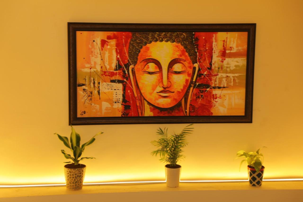 Sarla Hotel Inn Noida Bagian luar foto