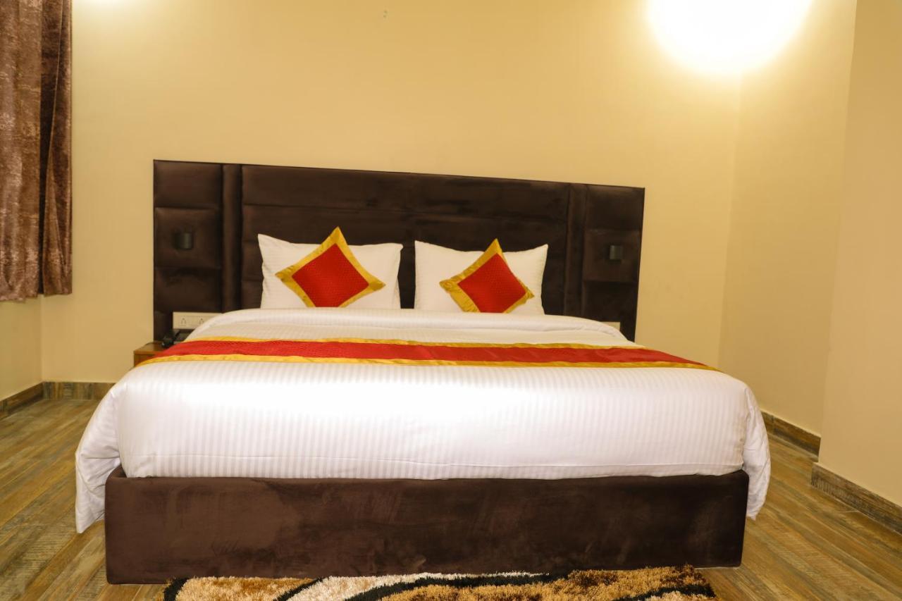Sarla Hotel Inn Noida Bagian luar foto