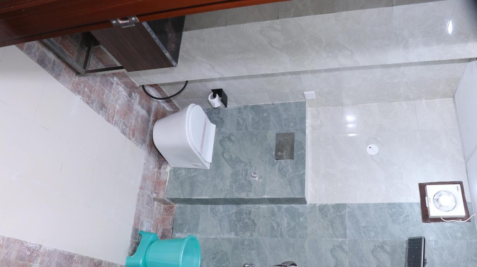 Sarla Hotel Inn Noida Bagian luar foto